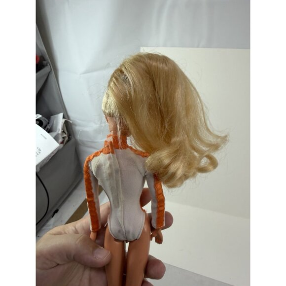 Vintage 1997 University of Tennessee Cheerleader Barbie #17753 +Original Outfit - Picture 6 of 9